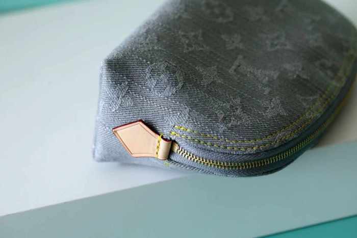 Cosmetic Pouch PM “19*12*6CM” 042