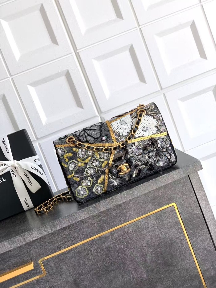 Classic 11.12 Handbag “15.5x25.5x6.5cm”-0061 =A01112