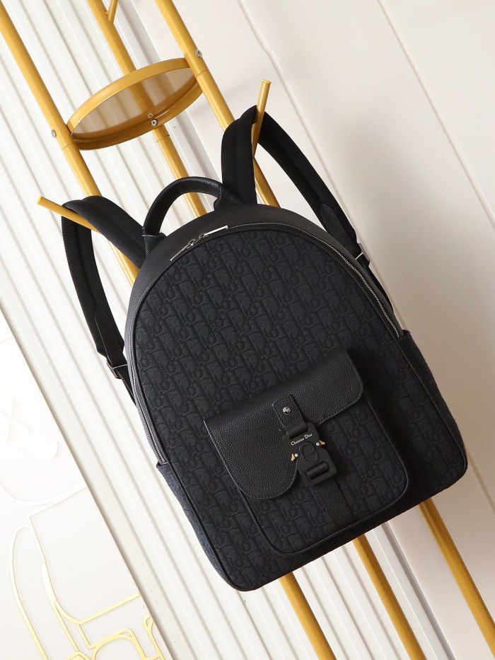 Saddle “33 x 43.5 x 19.5cm”-026=