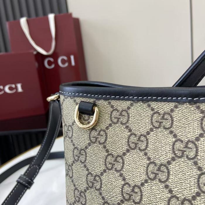 GG Emblem Bag “15x18x18x8CM”-084=