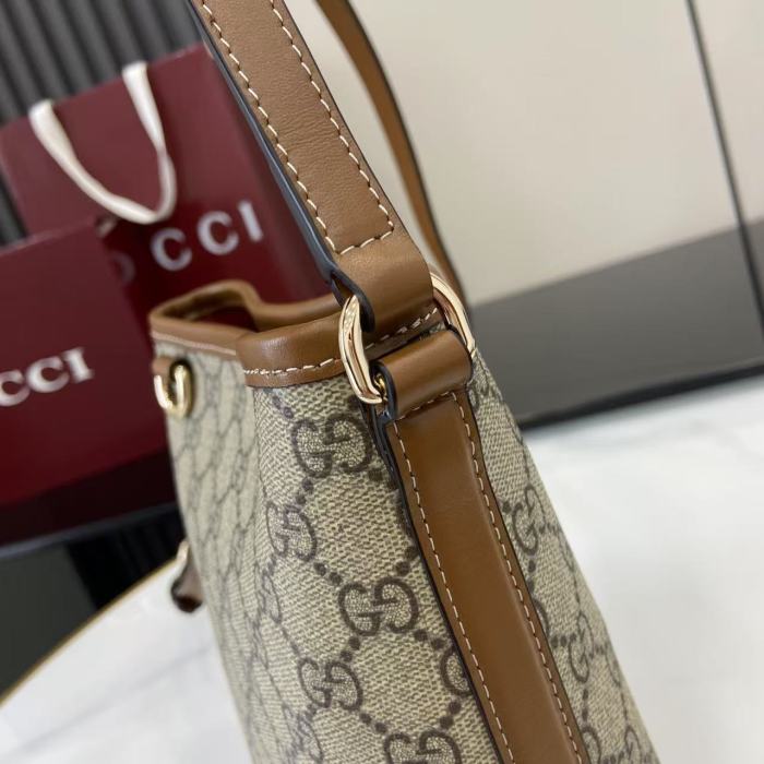 GG Emblem Bag “15x18x18x8CM”-084=