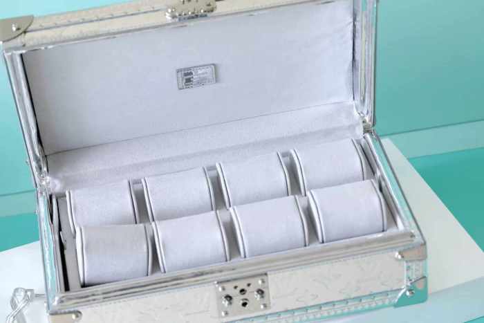 Coffret 8 Montres “35*19.5*12CM” 0611