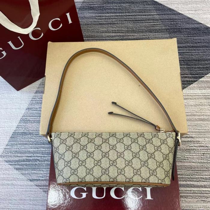 GG emblem“22x27x10.5CM”-044=