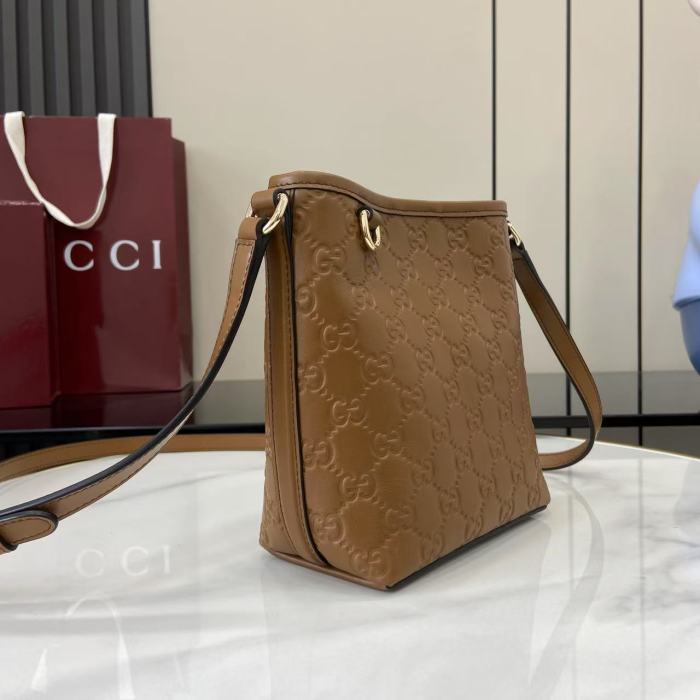 GG Emblem Bag “15x18x18x8CM”-084=