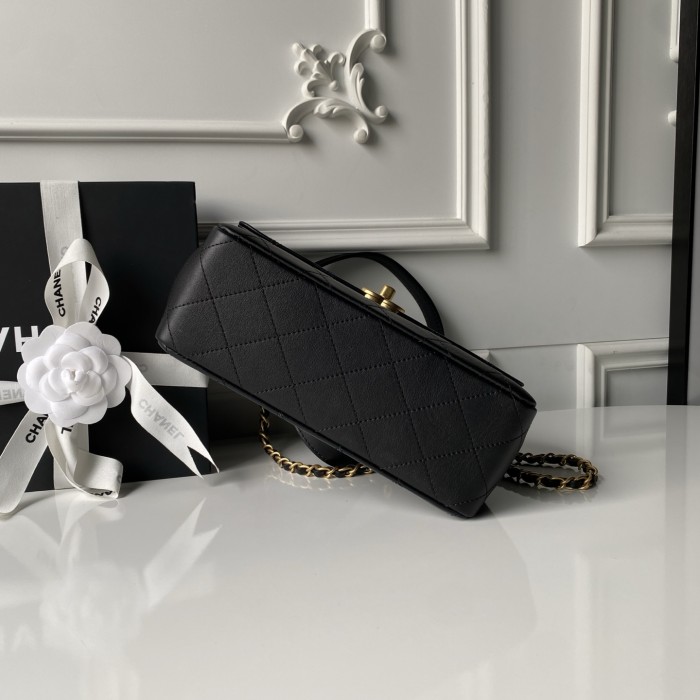 26C Flap Bag with Chain  25x16x8cm  -058 =