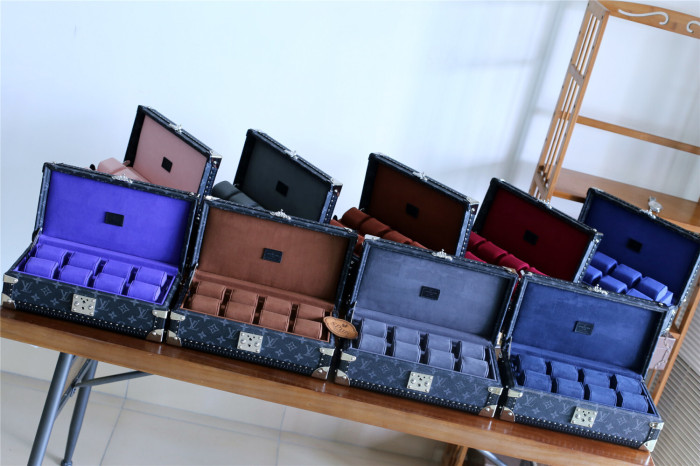 Coffret 8 Montres “35*19.5*12CM” 0211