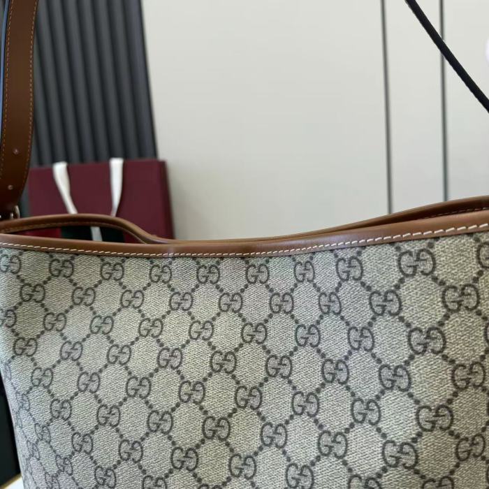 GG Emblem Bag “30.5x30.5x9CM”-065=