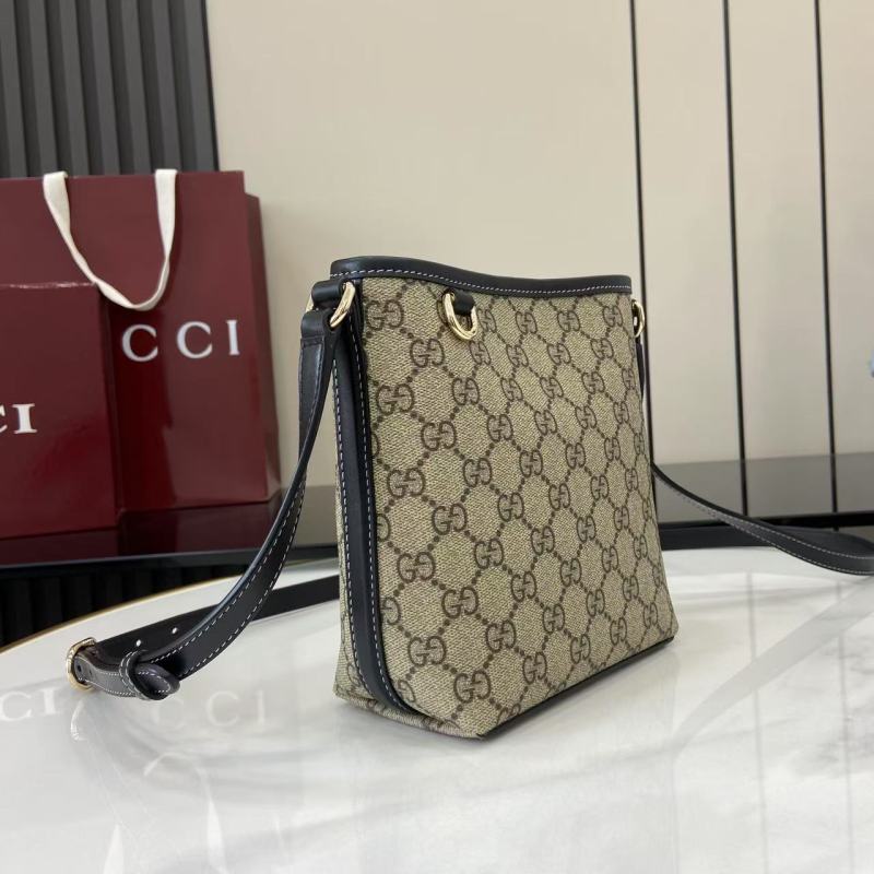 GG Emblem Bag “15x18x18x8CM”-084=