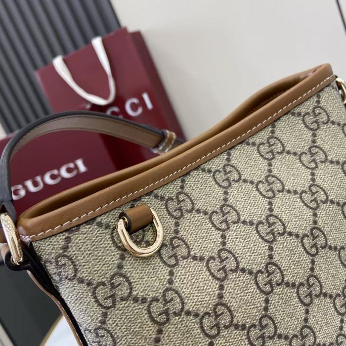 GG Emblem Bag “15x18x18x8CM”-084=