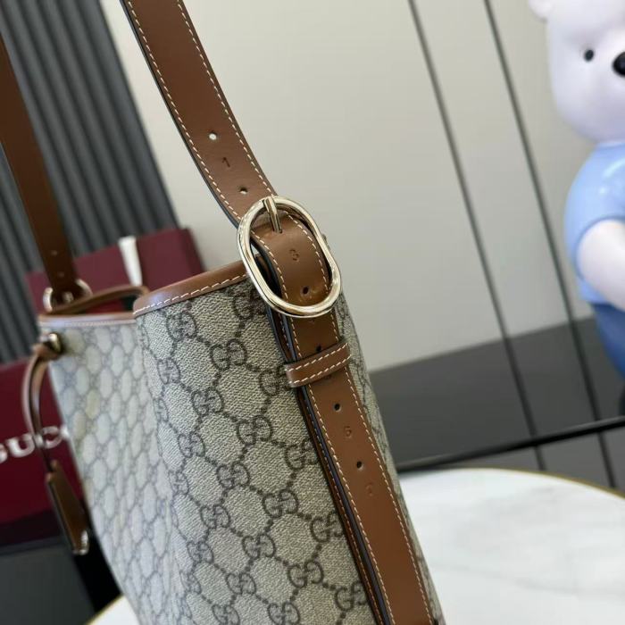 GG Emblem Bag “30.5x30.5x9CM”-065=