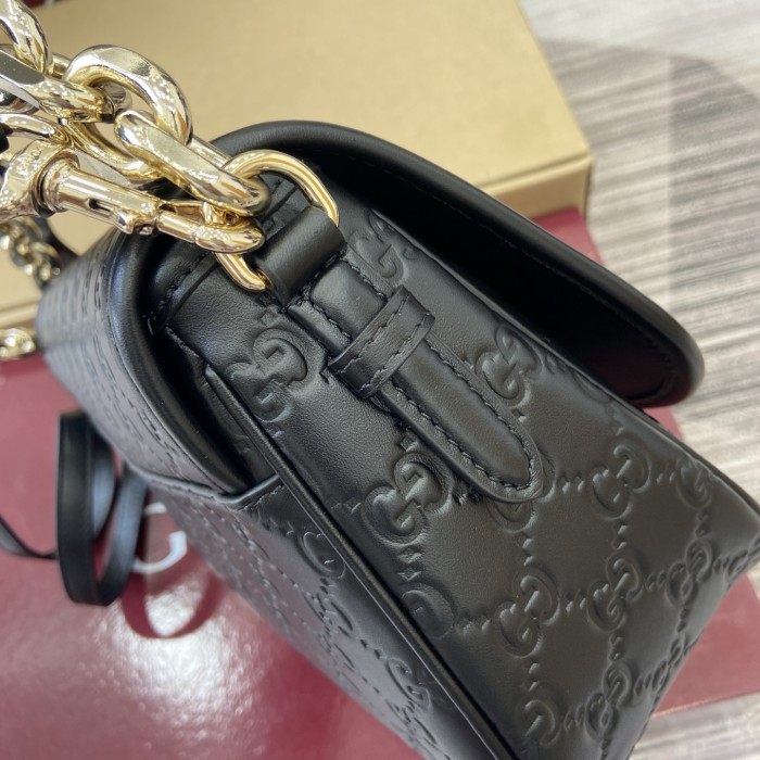 GG Emblem “28x17x9CM”-026=