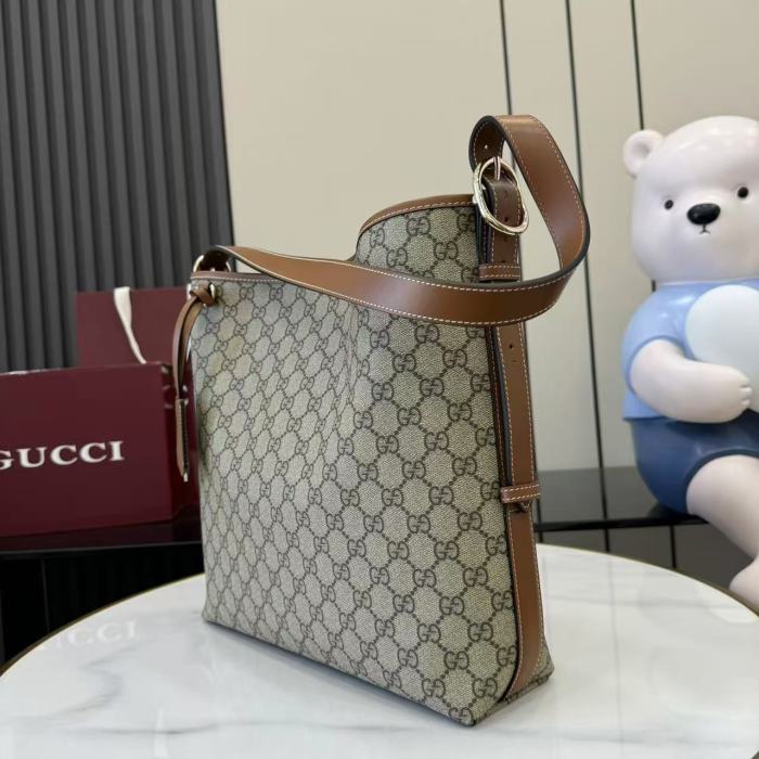 GG Emblem Bag “30.5x30.5x9CM”-065=