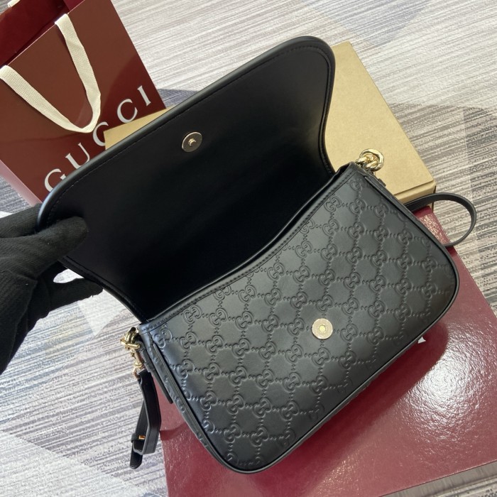 GG Emblem “28x17x9CM”-026=