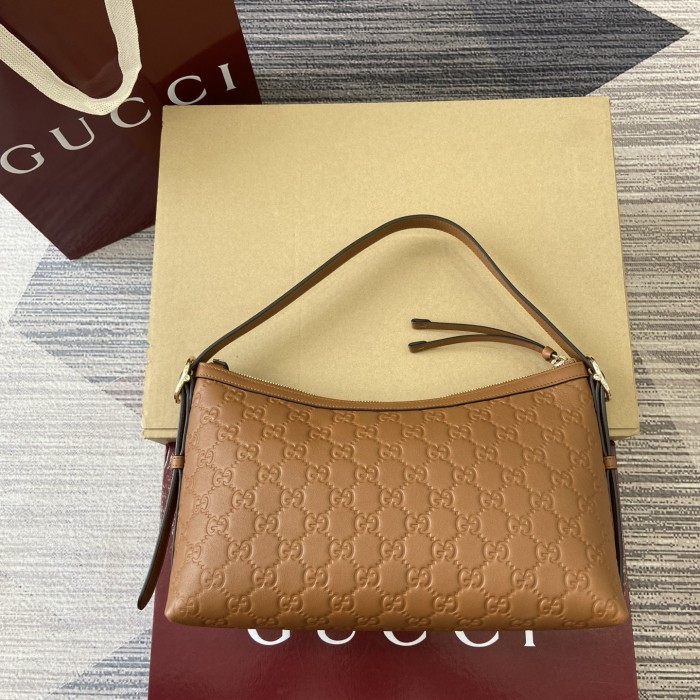 GG Emblem “30x19x11CM”-075=