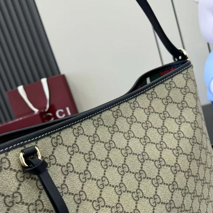 GG Emblem Bag “30.5x30.5x9CM”-065=