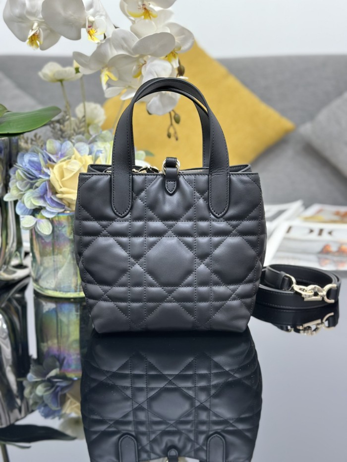 Toujours “18.5 x 18.5 x 12cm”-068=