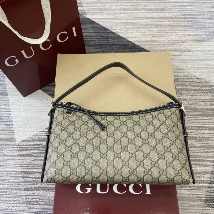 GG Emblem“30x19x11CM”-025=