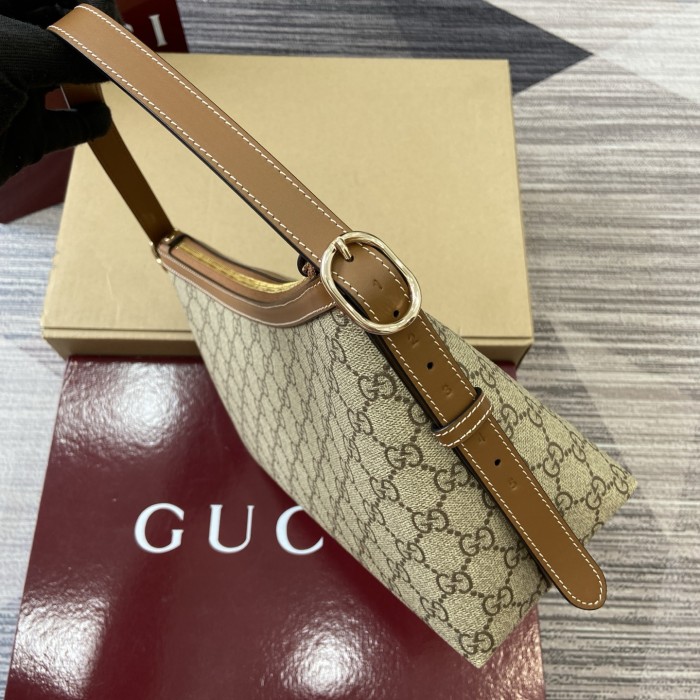 GG Emblem “30x19x11CM”-025=