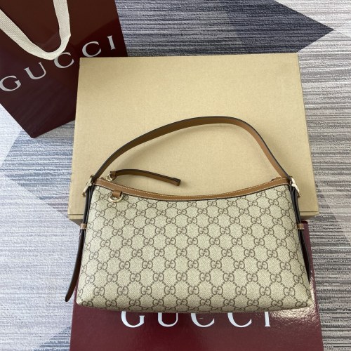 GG Emblem “30x19x11CM”-025=