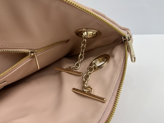 Cannage-Quilted Tote “38x28.5cm”-017