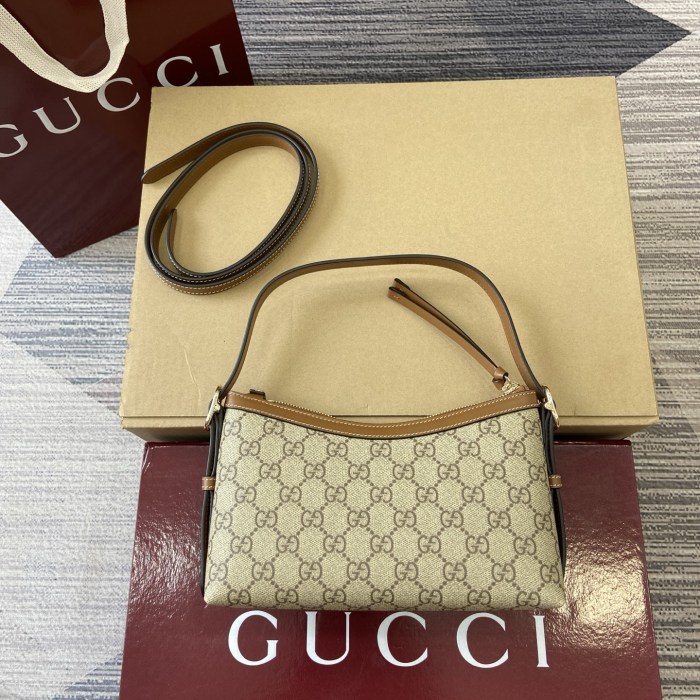 GG Emblem  “22*14*8CM”-094=