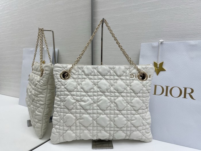 Cannage-Quilted Tote “38x28.5cm”-017