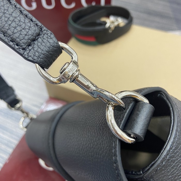 Small crossbody bag with hook closure“23.5x12.5x6.5CM”-066=