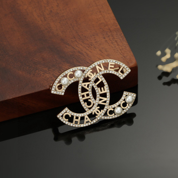 Brooch 05=