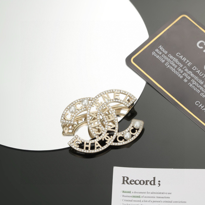 Brooch 05=