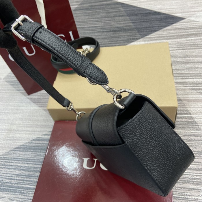 Small crossbody bag with hook closure“23.5x12.5x6.5CM”-066=