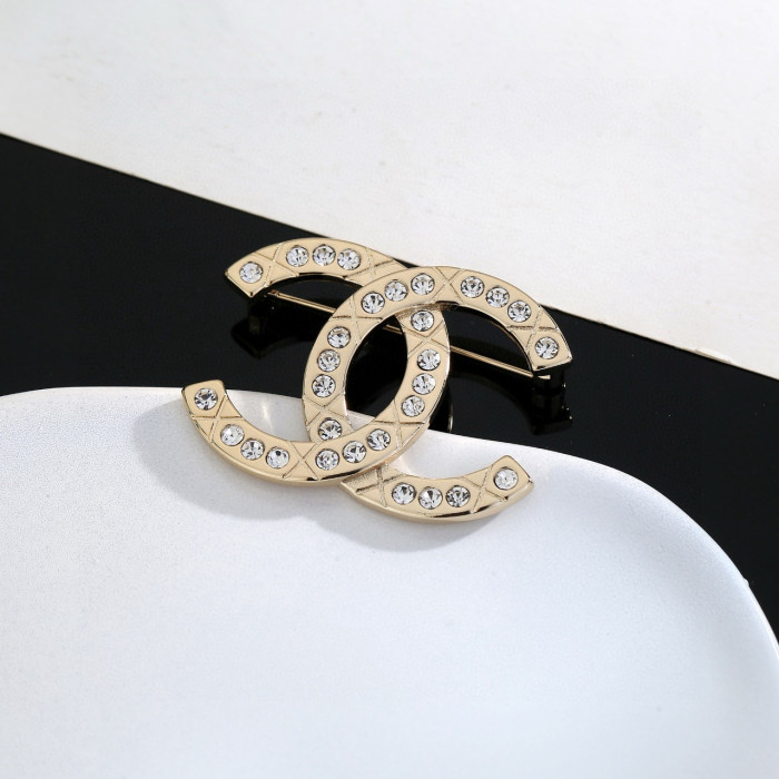 Brooch 05=
