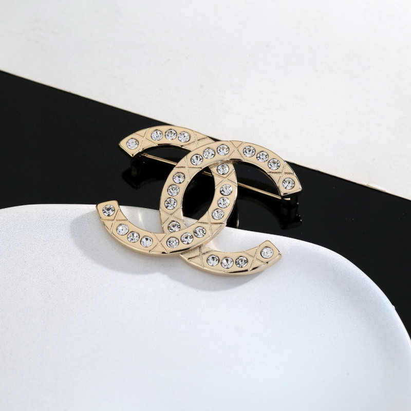 Brooch 05=