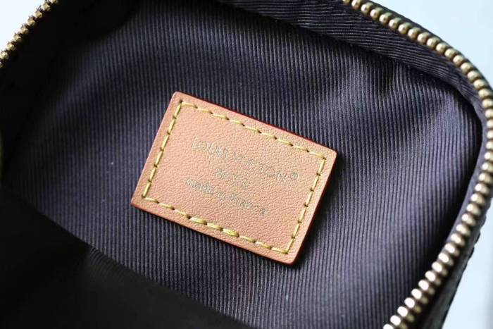 Music Player Wearable Wallet “18.5*10*4.5CM” 055
