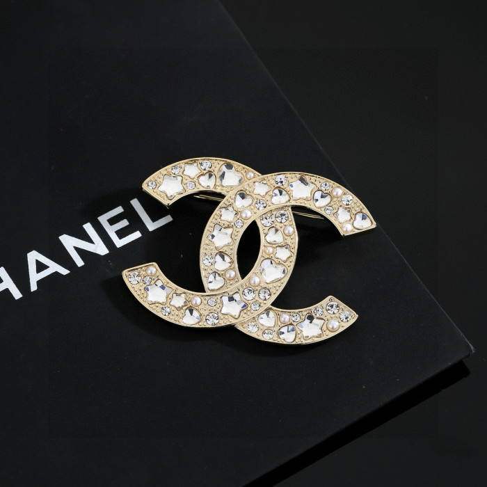 Brooch 05=