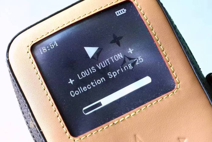 Music Player Wearable Wallet “18.5*10*4.5CM” 055