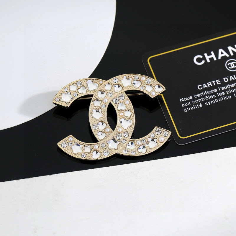 Brooch 05=