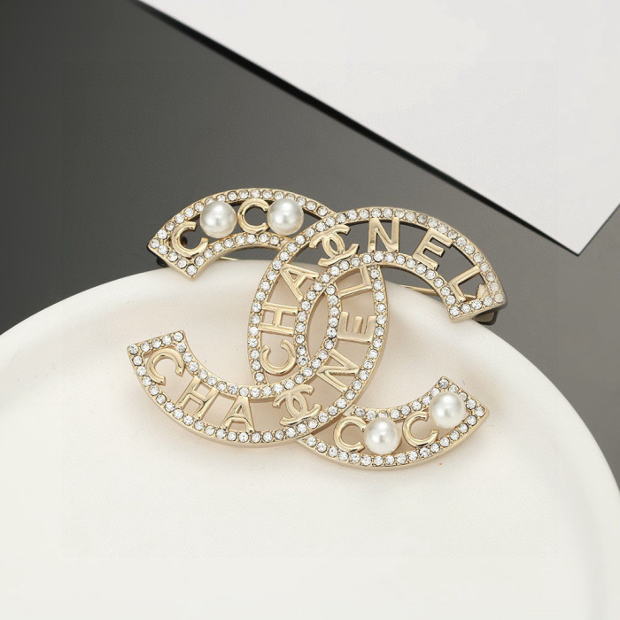 Brooch 05=