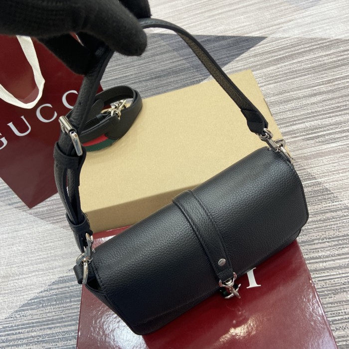 Small crossbody bag with hook closure“23.5x12.5x6.5CM”-066=