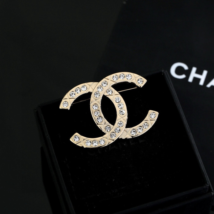 Brooch 05=