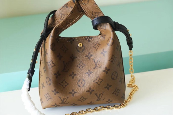 BB Atlantis Crossbody Bag “17*17*7CM” 074