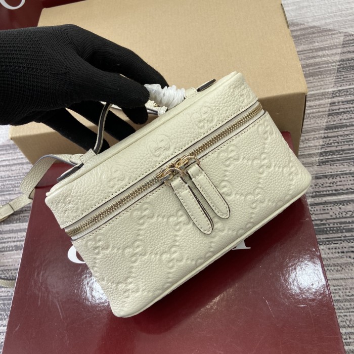 BB GG Emblem Vanity Bag “20.5*12*5CM” 005