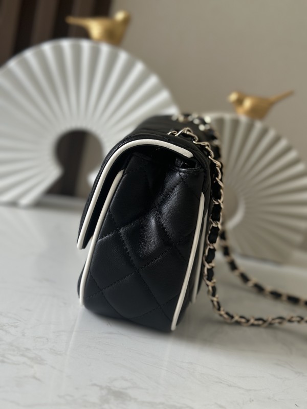Small Flap Bag with Contrasting Trim “13.5x19.5x7cm”-057 =AS5151