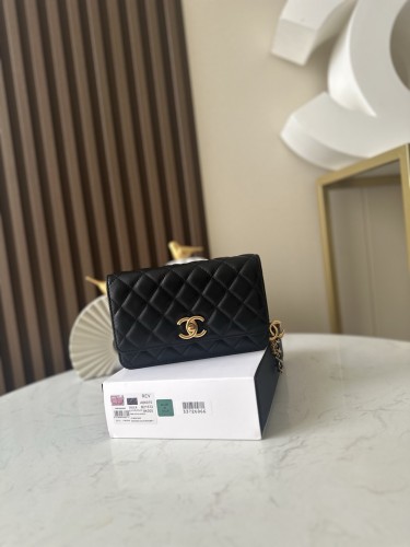 Wallet on Chain “19.5x12x3.5cm”-026 =66070