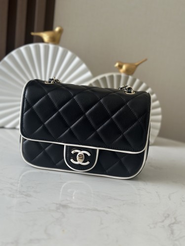Small Flap Bag with Contrasting Trim “13.5x19.5x7cm”-057 =AS5151