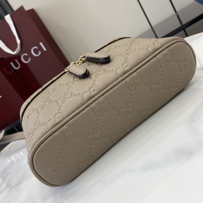 BB GG Emblem Vanity Bag “20.5*12*5CM” 005