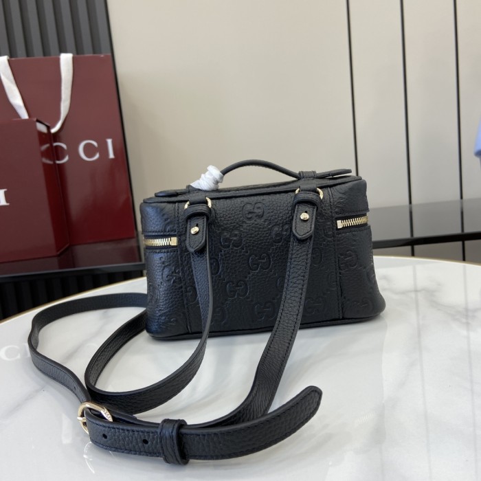 BB GG Emblem Vanity Bag “20.5*12*5CM” 005