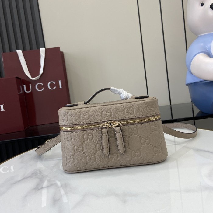 BB GG Emblem Vanity Bag “20.5*12*5CM” 005