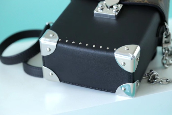 The Camera Box Shoulder Bag “16*13*7.5CM” 085