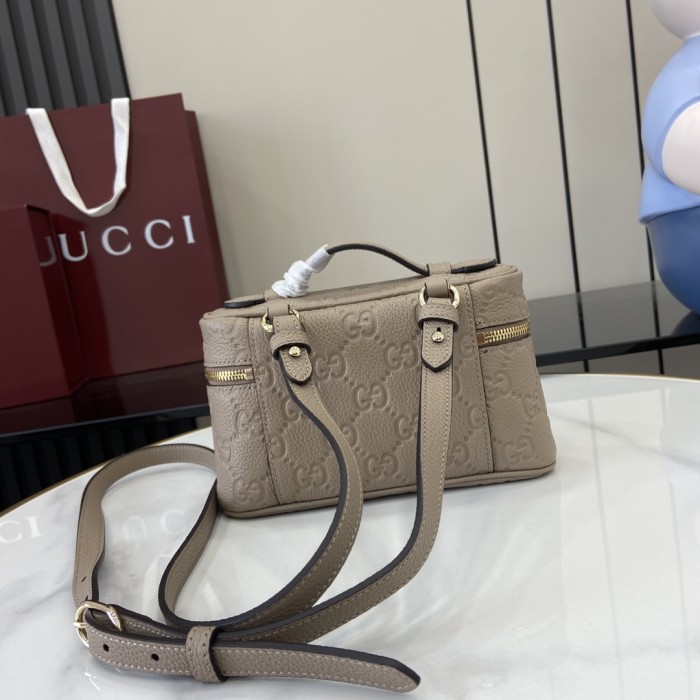 BB GG Emblem Vanity Bag “20.5*12*5CM” 005