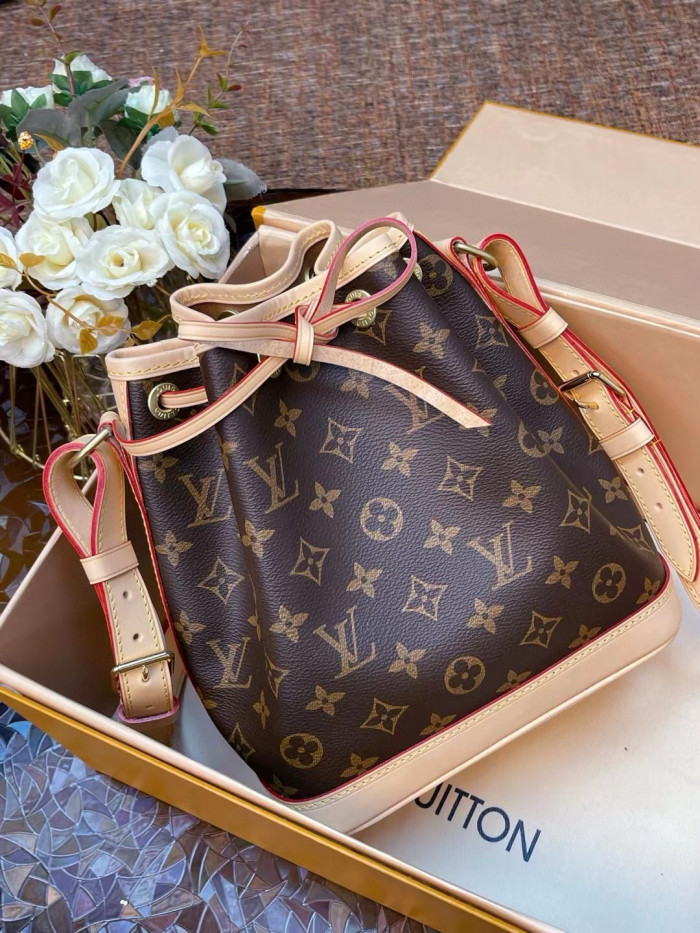 Petit Noe Bucket bag “27*27*21CM” 035